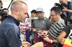 ep andres iniesta firma autografossu llegadajapon