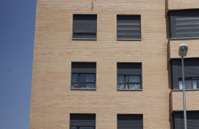 ep archivo   cartel de alquiler en un edificio de madrid