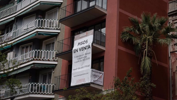 ep archivo   cartel de venta en una fachada de un edificio a 25 de abril de 2023 en barcelona