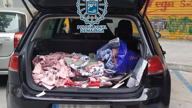 ep archivo   coche con prendas de vestir supuestamente sustraidas por un grupo especializado en