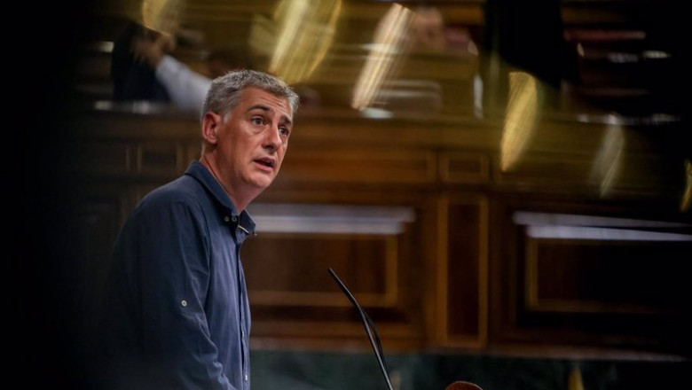 ep archivo el diputado de eh bildu oskar matute interviene durante una sesion plenaria en el ep archivo el diputado de eh bildu oskar matute interviene durante una sesion plenaria en el