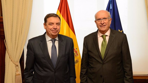 ep archivo el ministro de agricultura pesca y alimentacion luis planas y el comisionado especial ep archivo el ministro de agricultura pesca y alimentacion luis planas y el comisionado especial