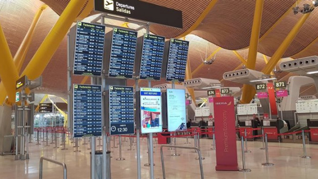 ep archivo   imagen de recurso de las pantallas del aeropuerto de adolfo suarez madrid barajas