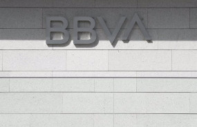 ep archivo nuevo logo del bbva en la fachada del edificio la vela sede de la compania en madrid ep archivo nuevo logo del bbva en la fachada del edificio la vela sede de la compania en madrid