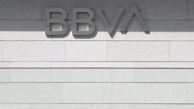 ep archivo   nuevo logo del bbva en la fachada del edificio la vela sede de la compania en madrid