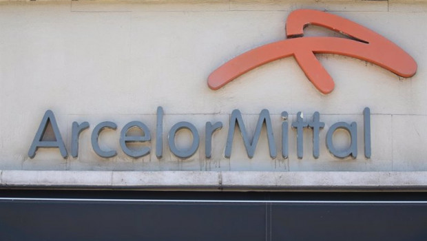 ep archivo   placa de arcelomittal en una de las plantas de la compania