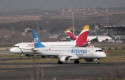 ep archivo   un avion de iberia y otro de air europa en las pistas del aeropuerto de barajas en