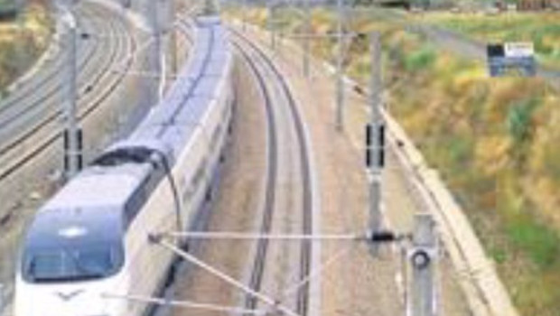 ep archivo   un tren ave a su paso por almodovar del rio