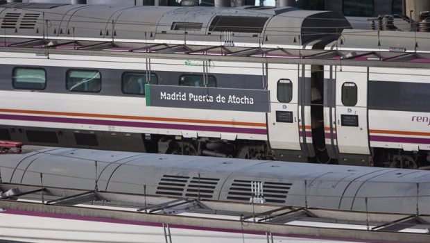 ep archivo   un tren de cercanias en la estacion de almudena grandes atocha cercanias a 5 de abril