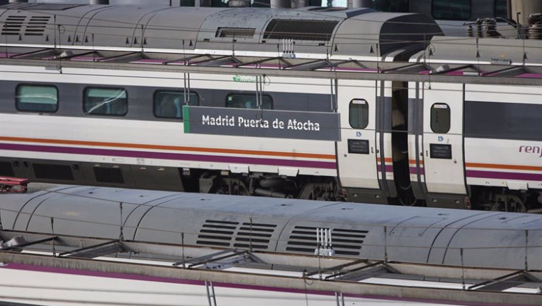 ep archivo un tren de cercanias en la estacion de almudena grandes atocha cercanias a 5 de abril ep archivo un tren de cercanias en la estacion de almudena grandes atocha cercanias a 5 de abril