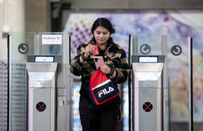 ep archivo una mujer sin mascarilla sale de los trenes de cercanias en la estacion puerta de ep archivo una mujer sin mascarilla sale de los trenes de cercanias en la estacion puerta de