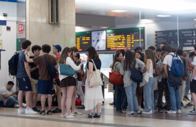 ep archivo   varias personas en la estacion de chamartin a 19 de junio de 2024 en madrid espana