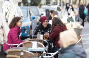 ep archivo   varias personas en la terraza de una bar a 4 de diciembre de 2023 en madrid espana