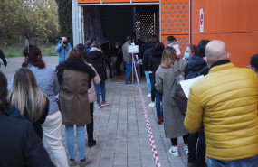 ep archivo   varias personas hacen cola para presentarse a examenes para acceder a distintos cuerpos