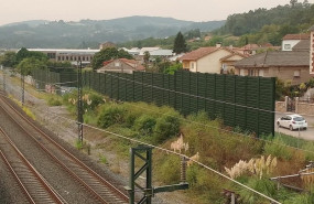 ep barreras contra el ruido en el entorno de unas vias de tren