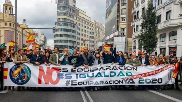 ep cabecera de la manifestacion convocada por jusapol para la equiparacion salarial del pasado 19 de
