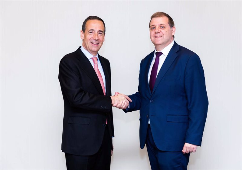 CaixaBank y Correos acuerdan facilitar el envío de efectivo a domicilio en toda España