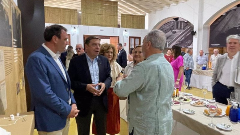 ep el ministro de agricultura pesca y alimentacion luis planas durante su visita a chucena huelva ep el ministro de agricultura pesca y alimentacion luis planas durante su visita a chucena huelva