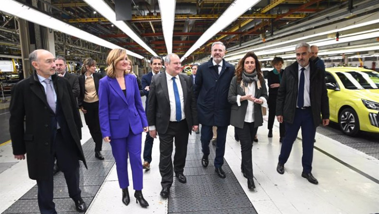 ep el ministro de industria y turismo jordi hereu visita la planta de stellantis figueruelas junto ep el ministro de industria y turismo jordi hereu visita la planta de stellantis figueruelas junto