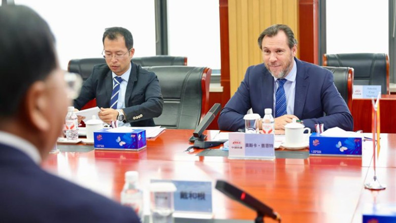 ep el ministro de transportes oscar puente en su visita a china