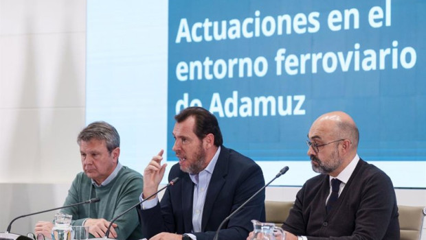 ep el ministro de transportes y movilidad sostenible oscar puente c acompanado del secretario de