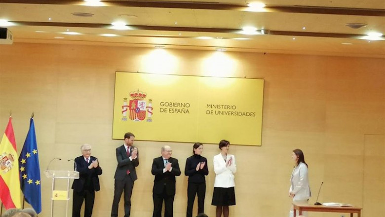 ep el ministro de universidades manuel castells a la izquierda de la imagen durante la toma de