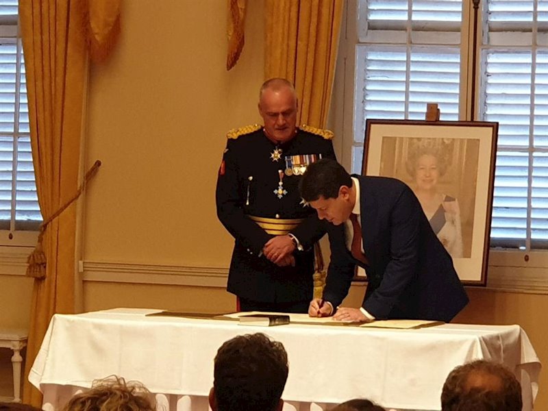 ep fabian picardo jura su cargo ante el gobernador de gibraltar