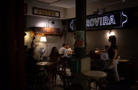ep interior de un bar en una calle centrica de barcelona