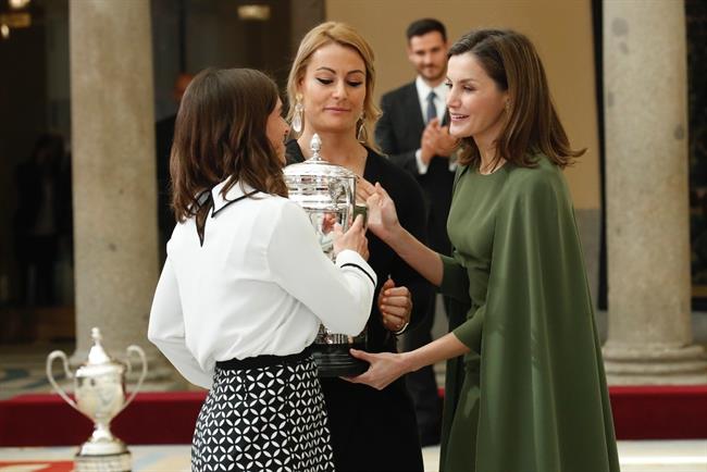 Lydia Valentín recibe el premio de la Reina Letizia | CASA DE S.M. EL REY ep lydia valentin recibepremiola reina letizia