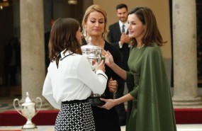 ep lydia valentin recibepremiola reina letizia