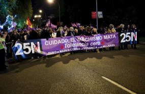 ep pancarta en la que se lee 25n cuidado el machismo mata tolerancia cero en la manifestacion en