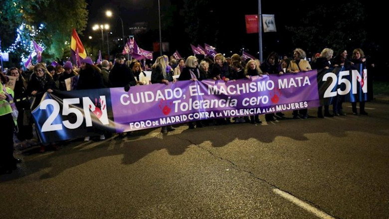 ep pancarta en la que se lee 25n cuidado el machismo mata tolerancia cero en la manifestacion en ep pancarta en la que se lee 25n cuidado el machismo mata tolerancia cero en la manifestacion en