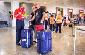 ep pasajeros procedentes de un vuelo de reino unido a menorca