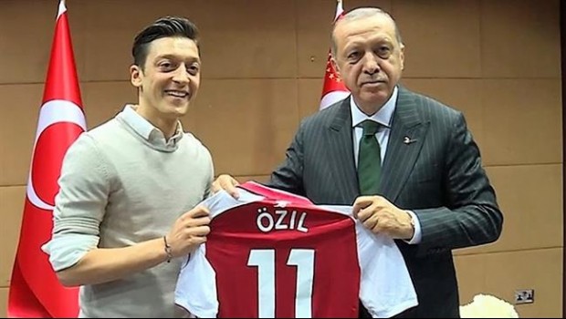 ep presidente turco recep tayyip erdoganjugador aleman mesut ozil