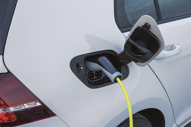 Recarga de un coche eléctrico | VOLKSWAGEN ep recargaun coche electrico volkswagen e-golf