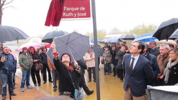 ep ruth ortiz descubre ante jose antonio nieto la placanombreparque