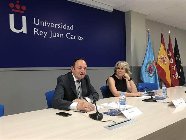 Sanz charla sobre la Constitución en Madrid | SENADO ep sanz charlala constitucionmadrid