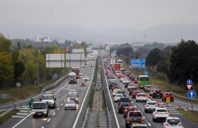 ep trafico en la carretera a 1 a 29 de octubre de 2021 en madrid