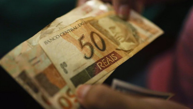 ep un billete de 50 reales brasilenos