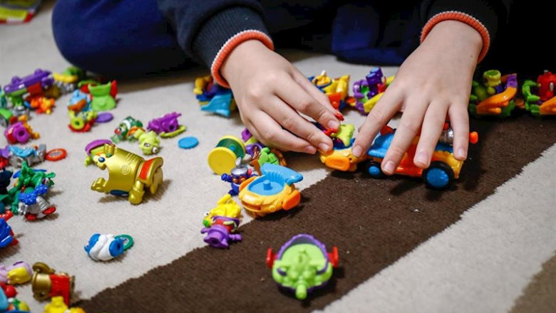 ep un nino juega en su casa durante el confinamiento por el coronavirus en madrid espana a 20 de ep un nino juega en su casa durante el confinamiento por el coronavirus en madrid espana a 20 de