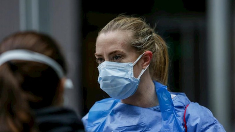 Una sanitaria protegida con mascarilla en el Hospital temporal de la Comunidad de Madrid habilitado en IFEMA para pacientes con coronavirus, en Madrid (España) a 31 de marzo de 2020. | Ricardo Rubio - Europa Press ep una sanitaria protegida con mascarilla en el hospital temporal de la comunidad de madrid