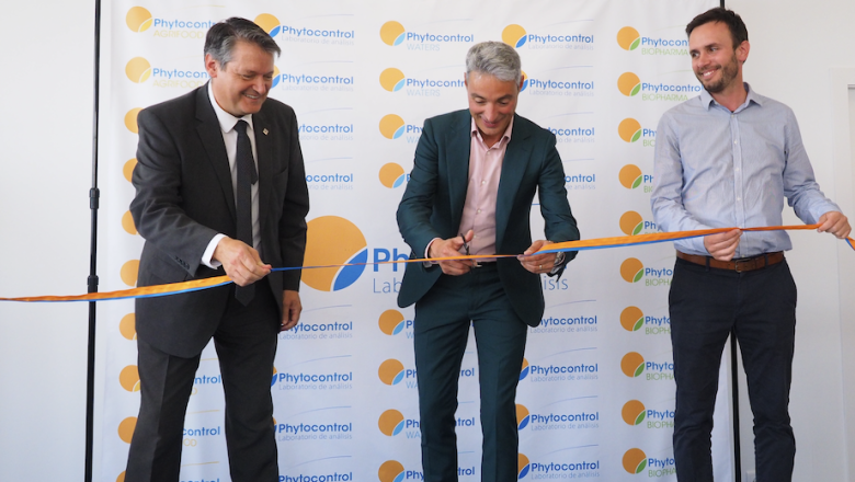 joaquin arno vicepresidente primero del consell comarcal del maresme mikael bresson ceo del grupo phytocontrol y albert ventura concejal de ocupacio y empresas del ayuntamiento de cabrera de mar