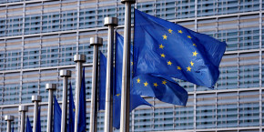 les drapeaux de l ue flottent devant le siege de la commission europeenne a bruxelles 20250314180306 les drapeaux de l ue flottent devant le siege de la commission europeenne a bruxelles 20250314180306