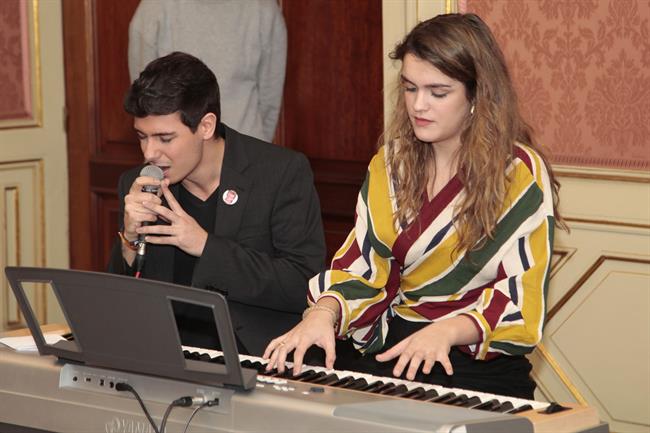 Alfred García y Amaia Romero, en el Ayuntamiento de Pamplona. | AYUNTAMIENTO DE PAMPLONA ep alfred garciaamaia romero enayuntamientopamplona