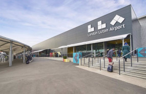 ep archivo   el aeropuerto de luton propiedad al 51 de aena automatiza sus operaciones de compras