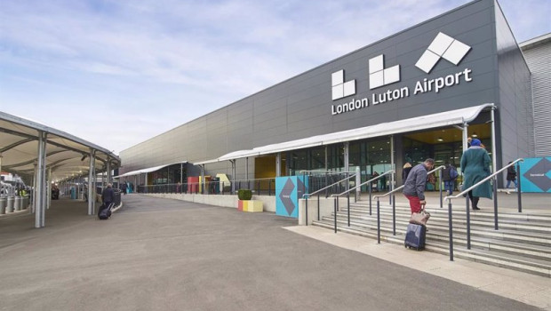 ep archivo   el aeropuerto de luton propiedad al 51 de aena automatiza sus operaciones de compras