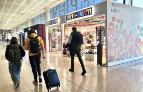 ep archivo   nueva tienda de tutti frutti en el aeropuerto de barcelona el prat