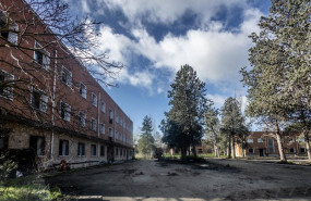 ep archivo   obras de demolicion de varios edificios del acuartelamiento teniente munoz castellanos