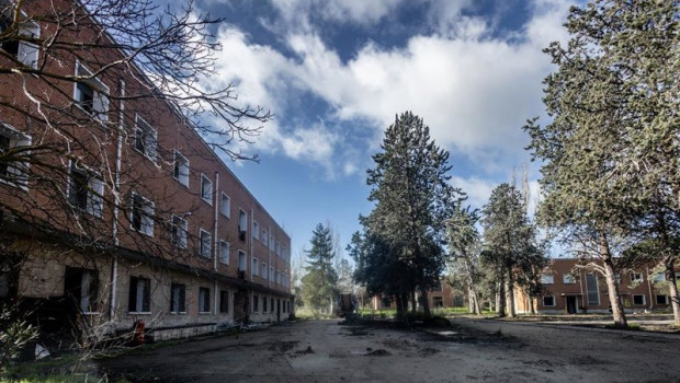ep archivo   obras de demolicion de varios edificios del acuartelamiento teniente munoz castellanos