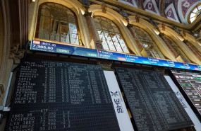 ep archivo paneles del ibex 35 en el palacio de la bolsa a 30 de septiembre de 2022 en madrid ep archivo paneles del ibex 35 en el palacio de la bolsa a 30 de septiembre de 2022 en madrid